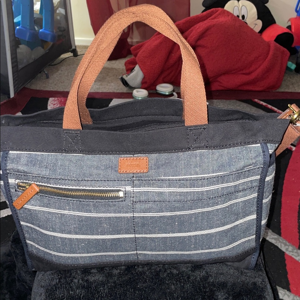 Fossil Kinley Retired Denim/ Whitw Striped Messenger Bag 14”W x 9.5”H NWT 🔥